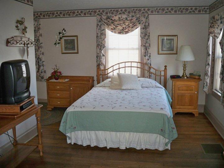 Grapevine House Hotel Winesburg Room photo